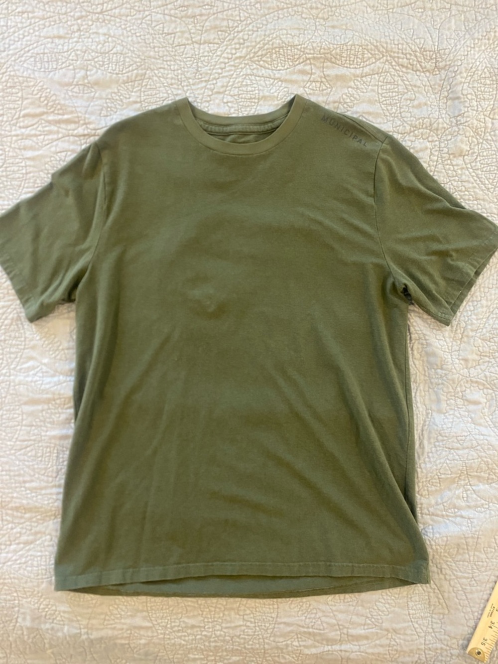 Municipal L T-shirt like new
